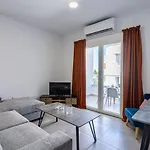 Blueberry 2-bedroom In Apartment *