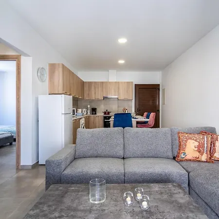 Blueberry 2-bedroom In Apartment *